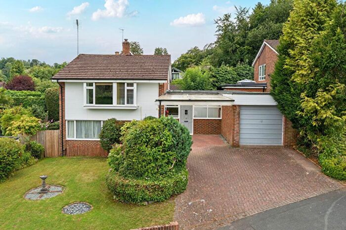 4 Bedroom Detached House For Sale In Dunedin Drive, Caterham, CR3