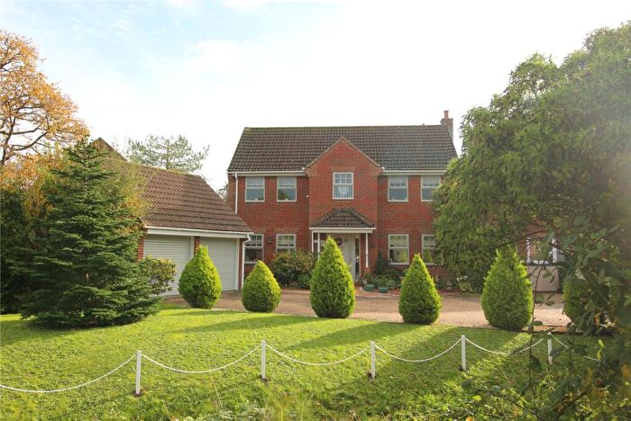 4 Bedroom Detached House For Sale In Wisbech Way, Hordle, Hampshire, SO41