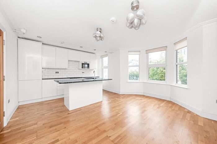 2 Bedroom Flat For Sale In East Dulwich Grove, East Dulwich, SE22