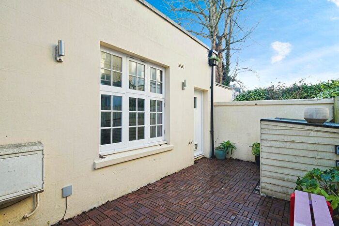 1 Bedroom Detached Bungalow For Sale In Brunswick Place, Hove, BN3