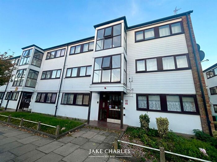 1 Bedroom Flat For Sale In Tenterden Road, London, N17