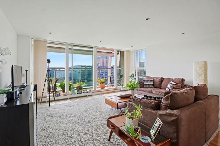 2 Bedroom Flat For Sale In Nv Building, The Quays, Salford Quays, M50