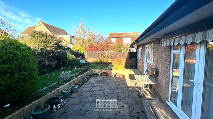 2 Bedroom Bungalow For Sale In Cherrydown, Grays, RM16