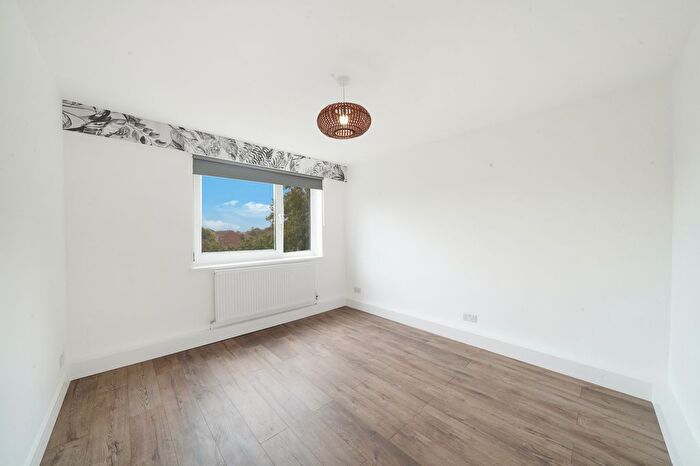 3 Bedroom Flat To Rent In Hardwicke Street, Barking, IG11
