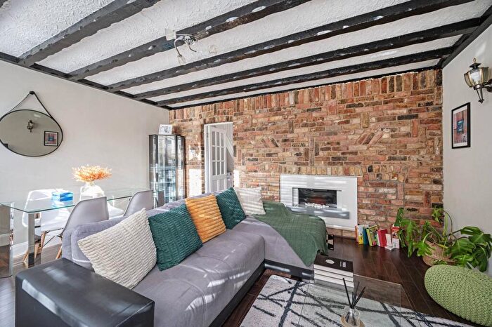 3 Bedroom Maisonette To Rent In Florida Street, Tower Hamlets, London, E2