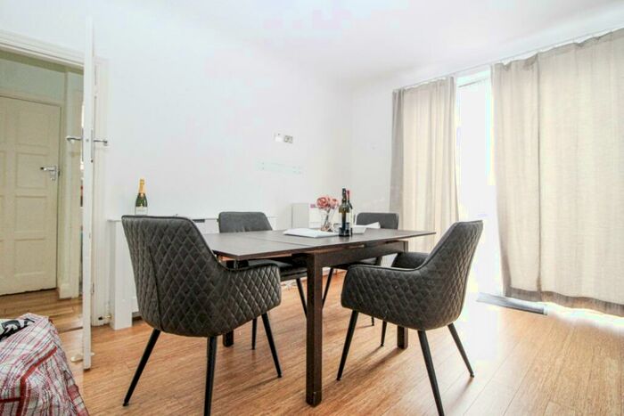 4 Bedroom House To Rent In Marsh Lane, London, NW7