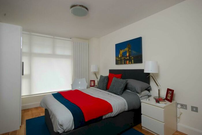 2 Bedroom Flat To Rent In Albert Bridge Road, Battersea Park, London, SW11