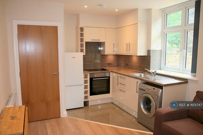 1 Bedroom Flat To Rent In Headingley Lane, Leeds, LS6