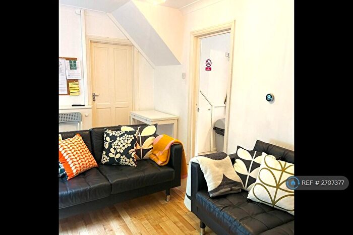 5 Bedroom End Of Terrace House To Rent In Hillside, Brighton, BN2