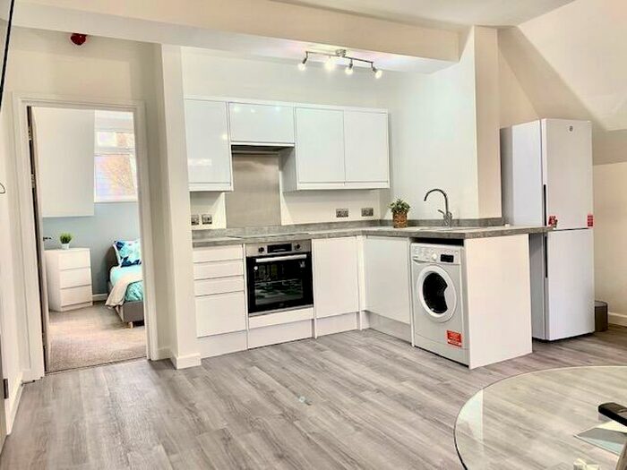 1 Bedroom Flat To Rent In Princes Street, Cardiff, CF24