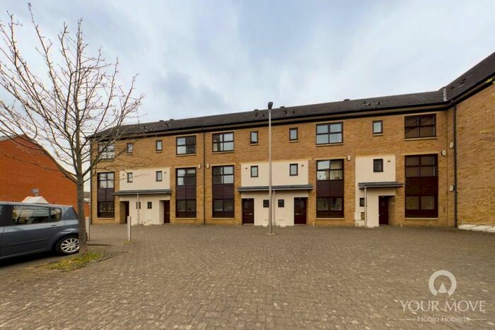 4 Bedroom Terraced House To Rent In Tower Square, Northampton, NN5