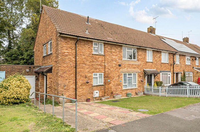 2 Bedroom Maisonette For Sale In Rowlings Road, Winchester, Hampshire, SO22