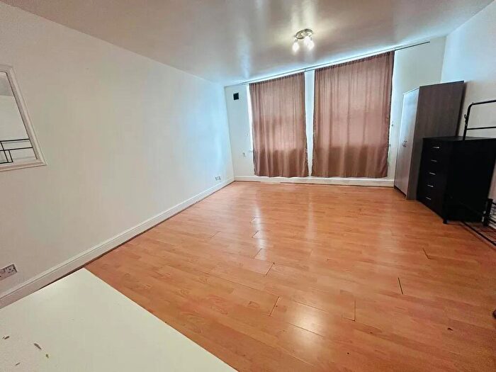 Studio To Rent In New Cross Road, Lewisham, London, SE14