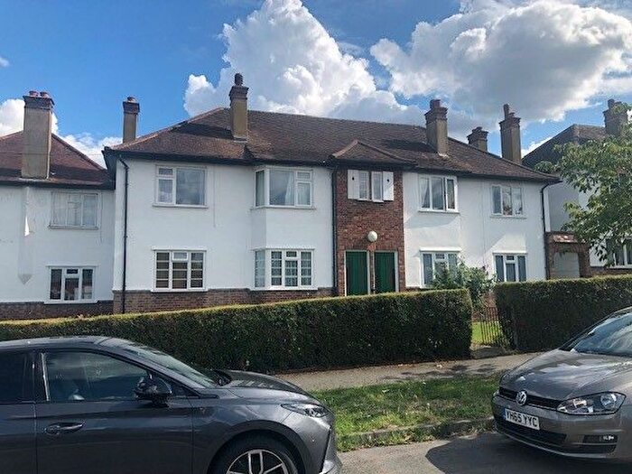 2 Bedroom Flat To Rent In Alberta Avenue The Maisonettes, Sutton, SM1
