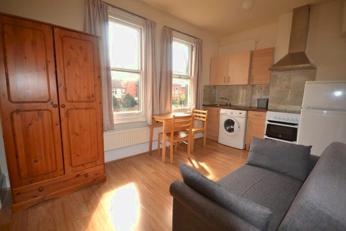 Studio To Rent In Connaught Road, Reading, RG30