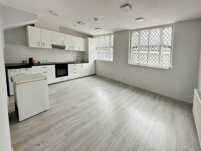 3 Bedroom Maisonette To Rent In Bridgegate, Rotherham, South Yorkshire, S60