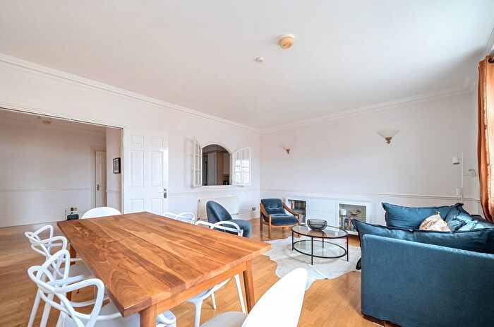 3 Bedroom Flat To Rent In George Street, Marylebone, London, W1H