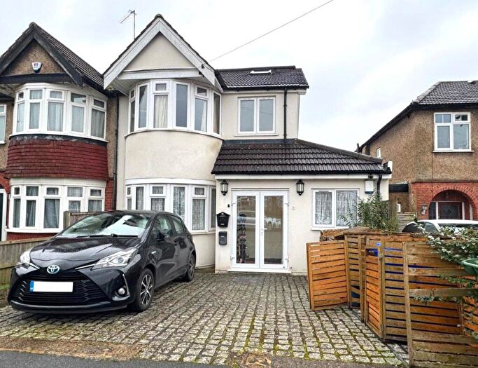 3 Bedroom Maisonette To Rent In Clitheroe Avenue, Rayners Lane, HA2