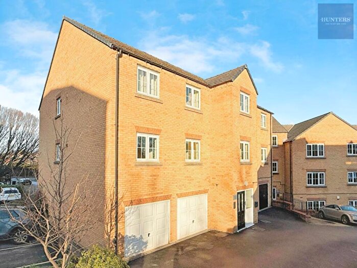 2 Bedroom Flat For Sale In Broadlands Gardens, Pudsey, LS28