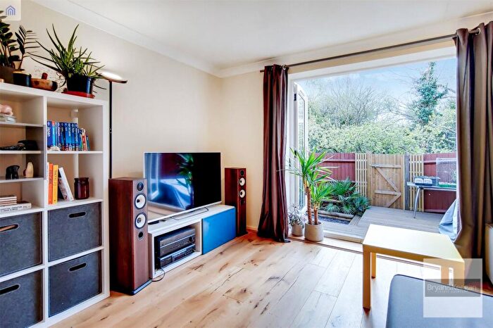 1 Bedroom Apartment To Rent In Croftongate Way, London, SE4