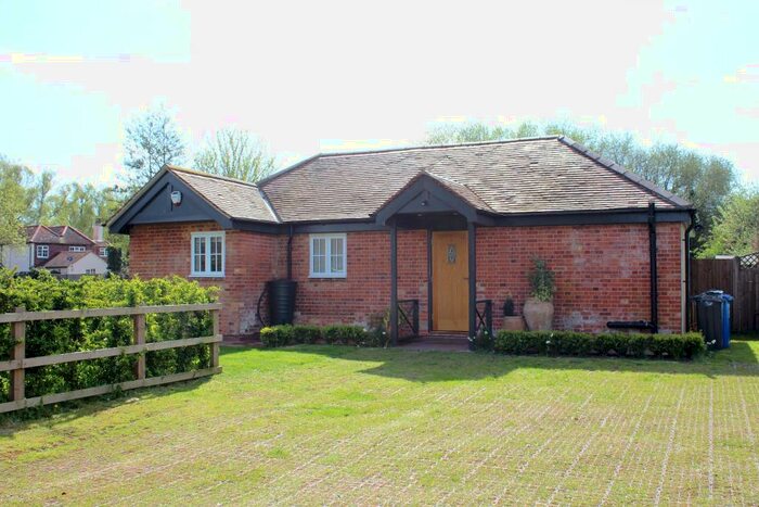 2 Bedroom Detached Bungalow To Rent In Holyport Street Holyport Maidenhead, SL6