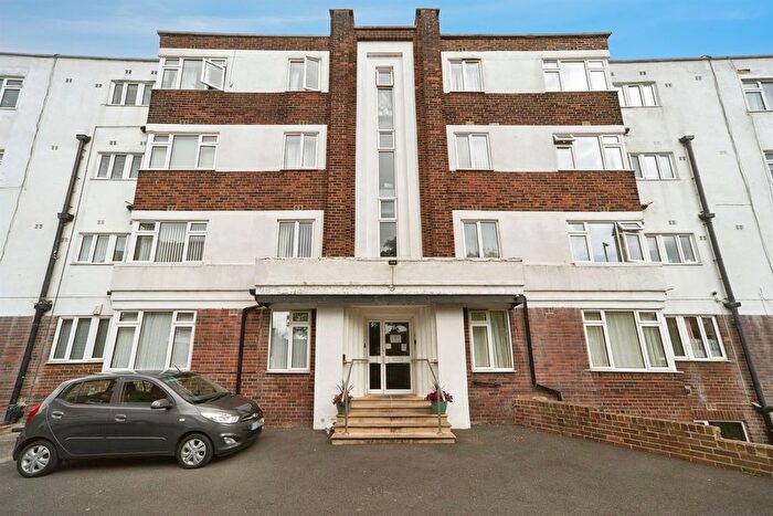 2 Bedroom Flat For Sale In Bradford Road, Shipley, BD18