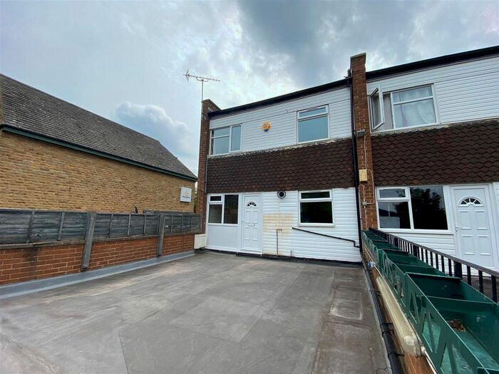 2 Bedroom Flat To Rent In Town Street, Horsforth, Leeds, LS18