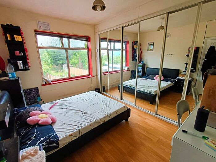 1 Bedroom Terraced House To Rent In Clifton Road, Ilford, IG2