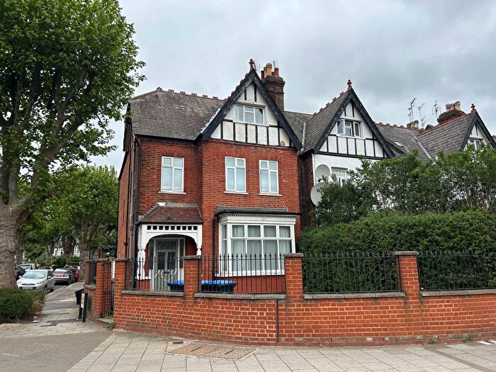 5 Bedroom Terraced House For Sale In Walm Lane, Willesden Green, NW2