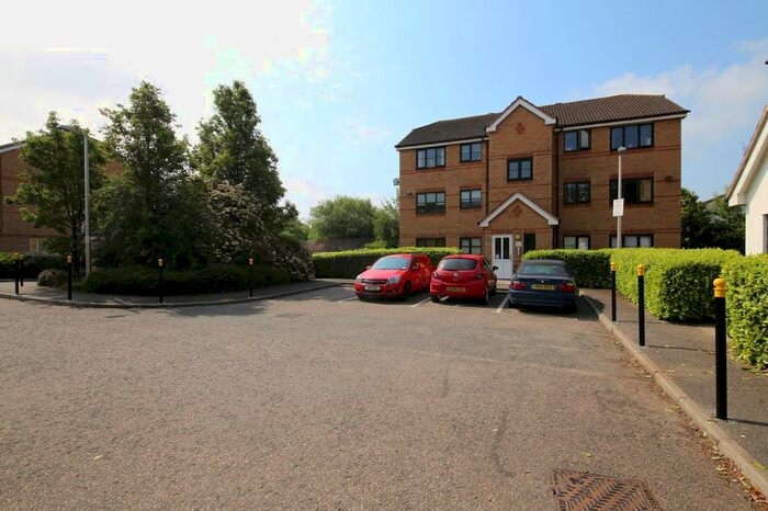 2 Bedroom Flat To Rent In Bell-Reeves Close, Stanford-Le-Hope, Essex, SS17