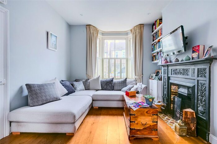 1 Bedroom Flat To Rent In White Hart Lane, London, SW13