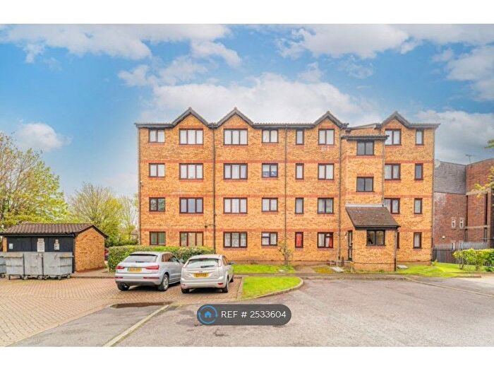 1 Bedroom Flat To Rent In Gartons Close, Enfield, EN3