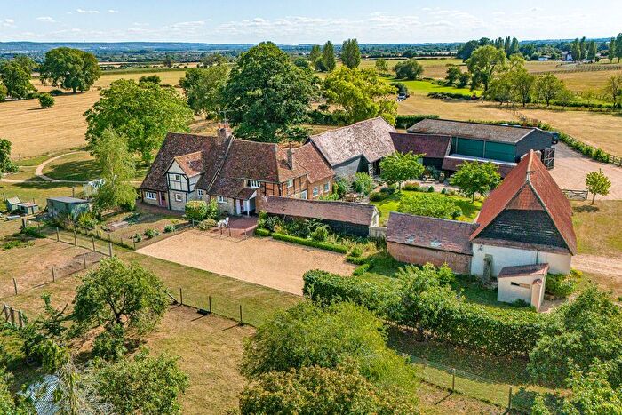 4 Bedroom Property For Sale In Oxford Road, Dinton, HP17