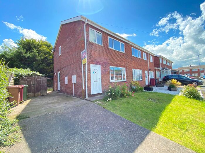3 Bedroom Semi-Detached House To Rent In Briar Close, South Killingholme, DN40