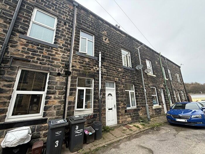 3 Bedroom Terraced House To Rent In Co-operative Street, Walsden, OL14