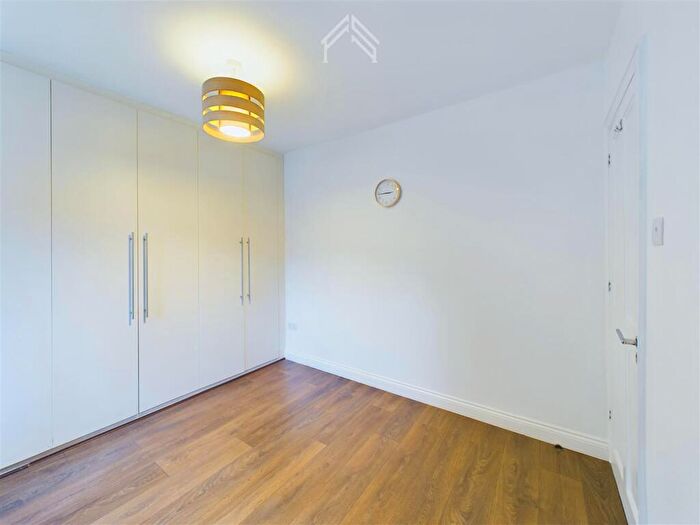 4 Bedroom House To Rent In The Broadway, Harrow, HA3