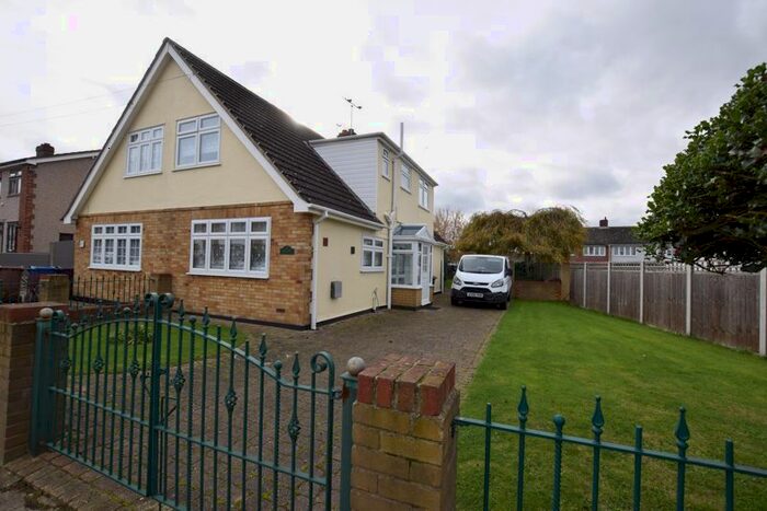 2 Bedroom Property To Rent In Bramleys, Stanford-Le-Hope SS17