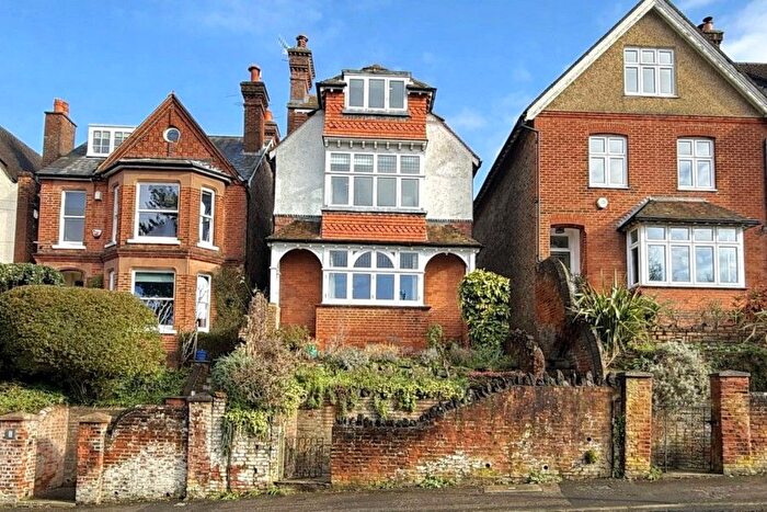 1 Bedroom Flat To Rent In South Hill, Guildford, GU1