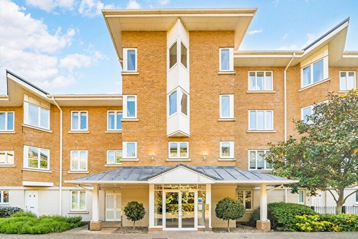 2 Bedroom Flat To Rent In Strand Drive, Kew, TW9