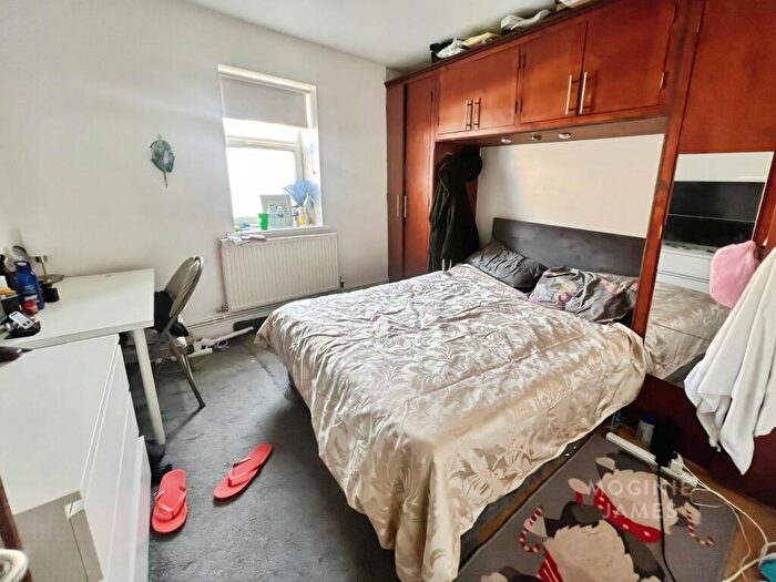 2 Bedroom Flat To Rent In Glenroy Street, Cardiff, CF24
