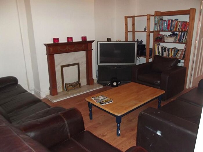 7 Bedroom Semi Detached House To Rent In Brentbridge Road, Manchester, M14