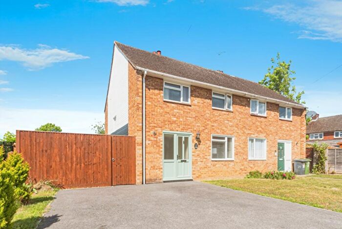 3 Bedroom Semi-Detached House For Sale In Franklin Avenue, Tadley, Hampshire, RG26