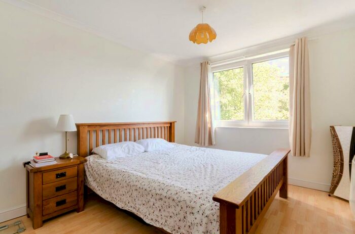 2 Bedroom Flat To Rent In Eaton Drive, North Kingston, Kingston Upon Thames, KT2