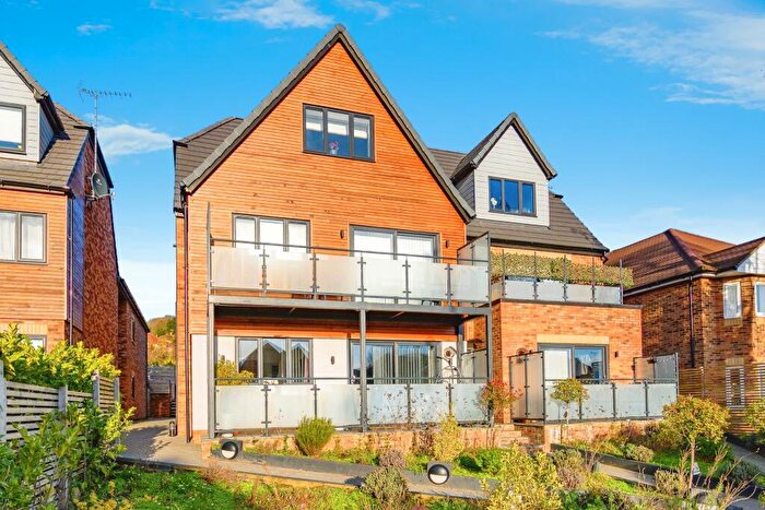 1 Bedroom Flat For Sale In West Wycombe Road, High Wycombe, HP12