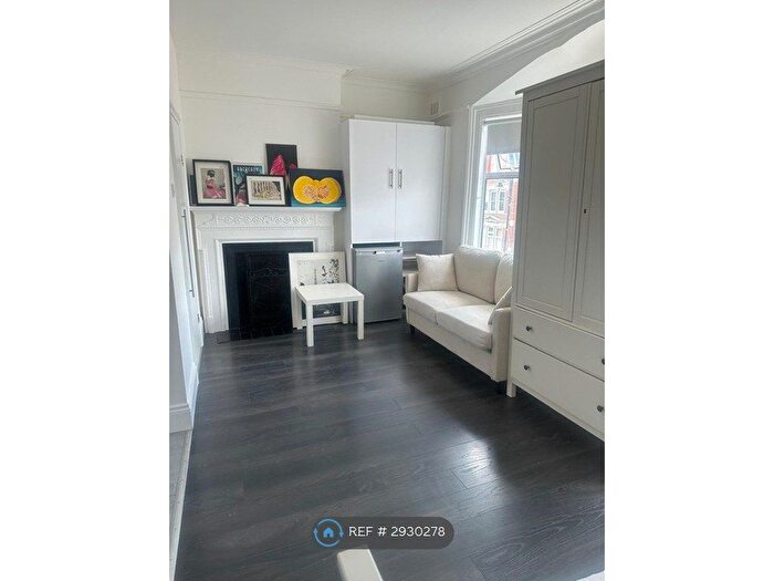 Studio To Rent In Hillfield Park Mews, London, N10
