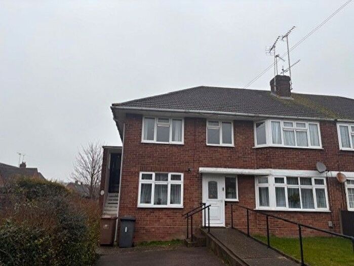 2 Bedroom Maisonette To Rent In Hillary Close, Luton, LU3