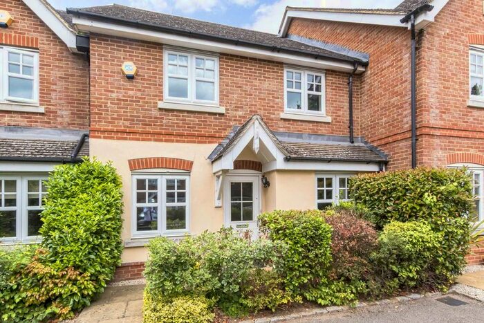 4 Bedroom Terraced House To Rent In Oakington Close, Sunbury-On-Thames, TW16