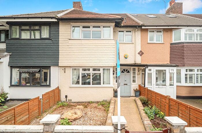 3 Bedroom Terraced House For Sale In Gorringe Park Avenue, Mitcham, CR4