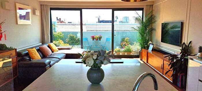 3 Bedroom Flat For Sale In Fairholme Road, London, W14