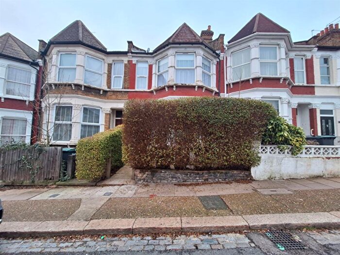3 Bedroom Flat To Rent In Mount Pleasant Road, London, N17